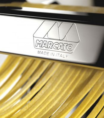 Dettaglio fettuccine macchina pasta Atlas
