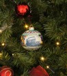 Palla di Natale in ceramica Colosseo appesa su albero