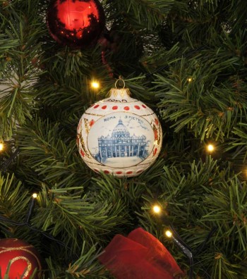 Palla di Natale in ceramica San Pietro appesa su albero