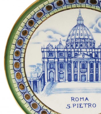 Dettaglio piatto in ceramica San Pietro