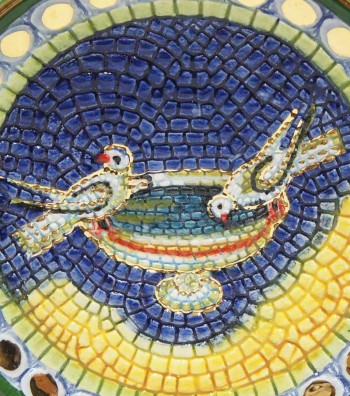Piatto tondo dettaglio colombe