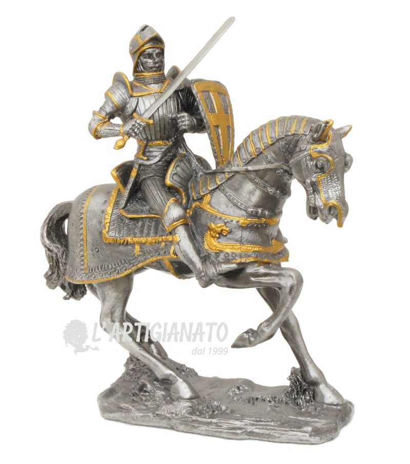 Cavaliere medioevale con spada e scudo