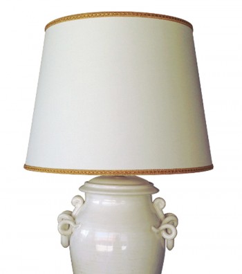 Lampada in ceramica decoro bianco antico
