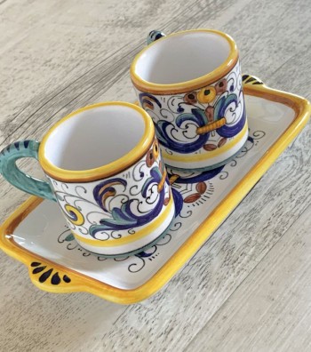 Set of two cups with tray hand-painted ceramic "Deruta" decoration side view