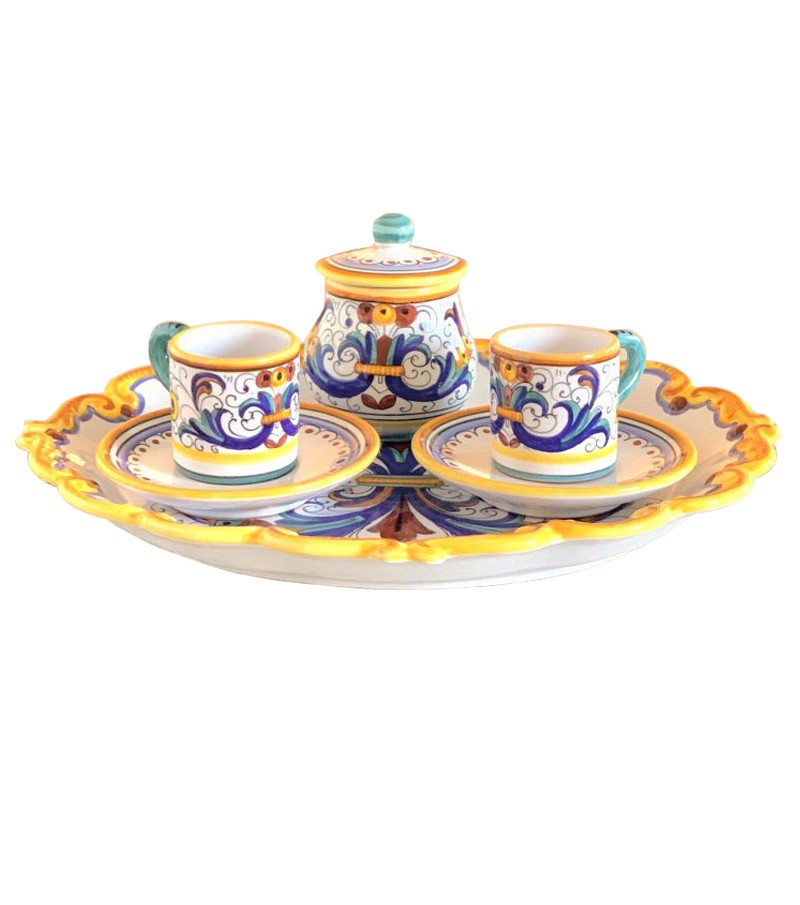 Set Comprensivo di Vassoio Ovale Smerlato, 2 Tazzine Caffè con Piattino + Zuccheriera Decoro Ricco Deruta visto da lontano