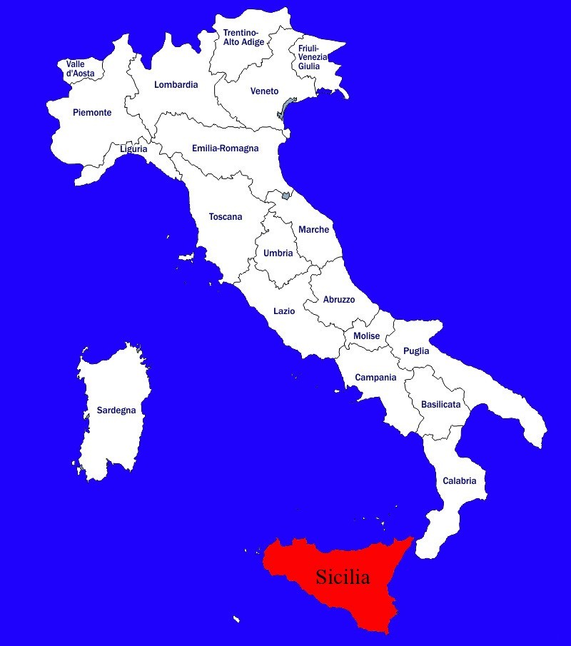 Ceramiche artigianali dipinte a mano con decori della Sicilia